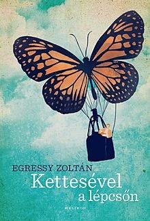 Kettesével a lépcsőn